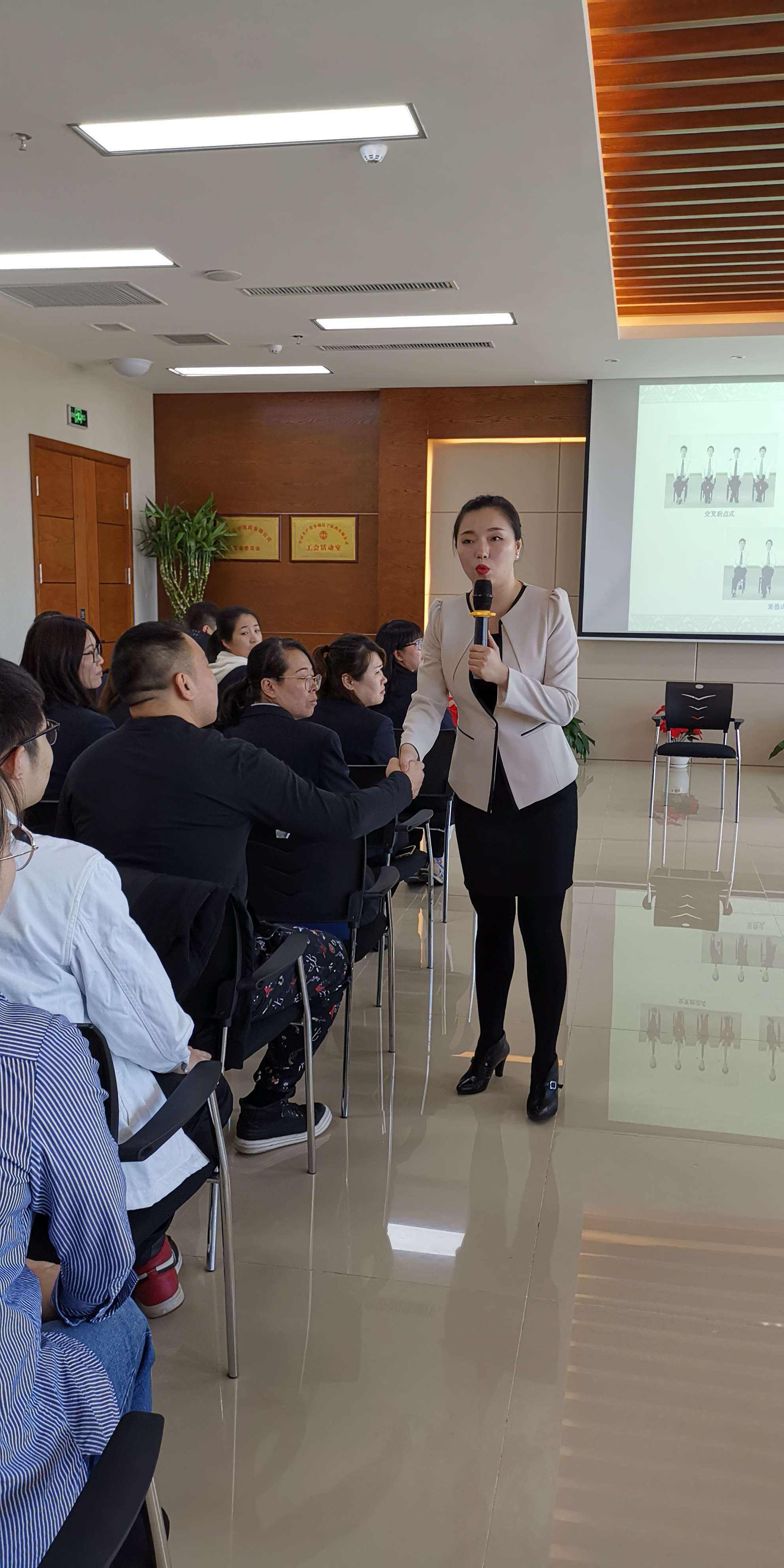 如何在工作中运用商务培训获得更多机会