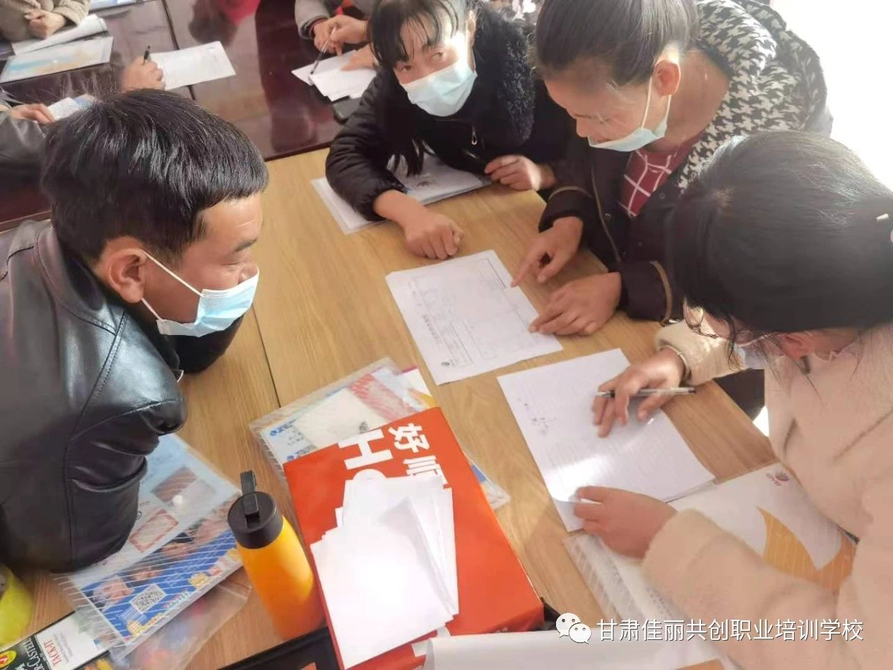 什么样的互动技术能够提升商务培训的参与度