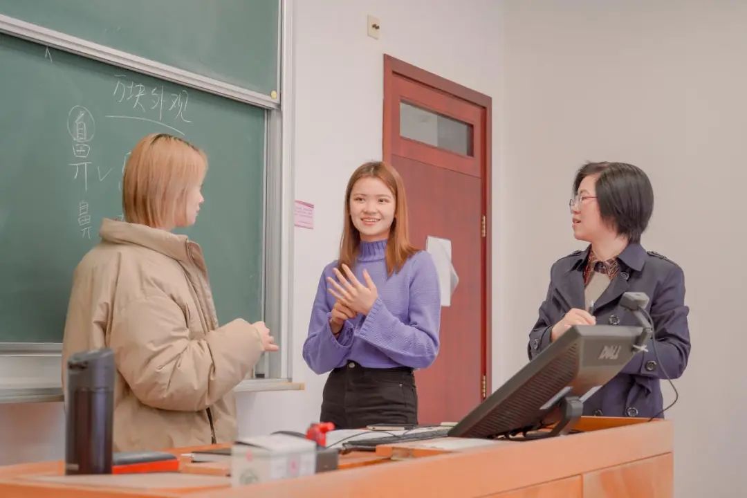 如何在商务培训中运用互动技术提升学员的记忆和理解能力