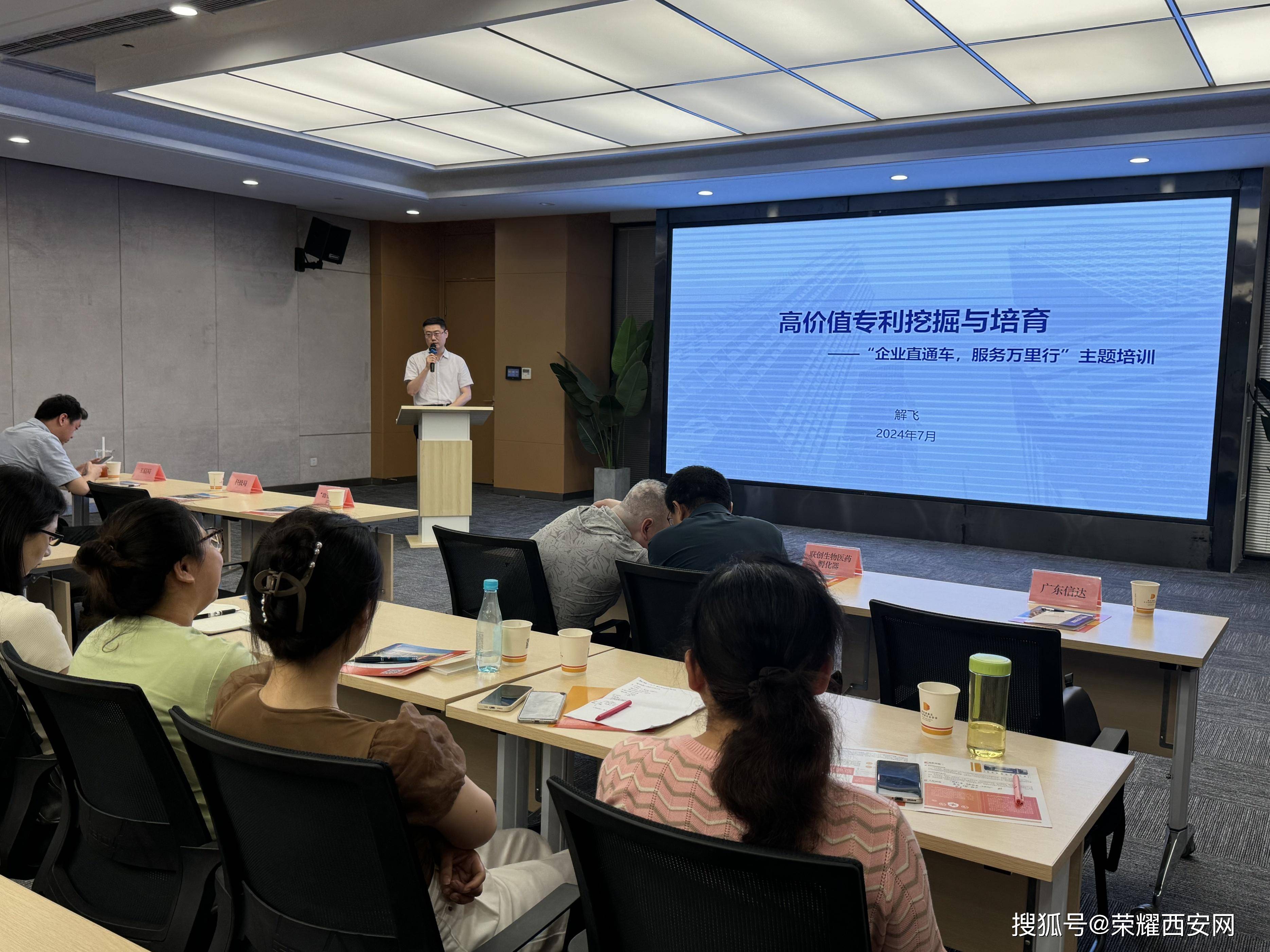 如何利用案例研究促进商务培训中的知识转化