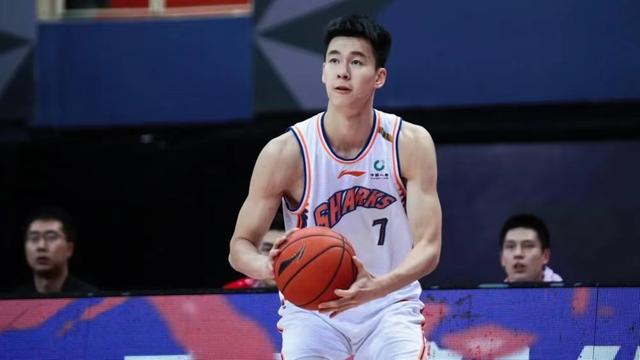 凯泽斯劳滕主场大胜对手，展现强大实力